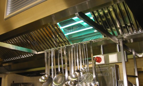 Kitchen-UVtech: Low maintenance cost deodorization system for professional kitchens, with UV radiation 